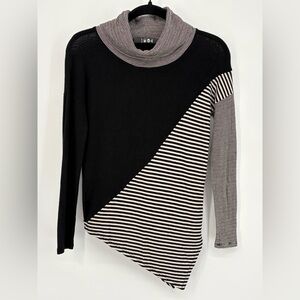COIN 1804 Top Asymetrical Black and White Patterned Turtleneck Women’s Small